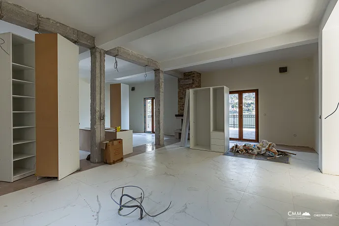 Eine luxuriöse dreistöckige Villa in erster Meereslinie in Kotor